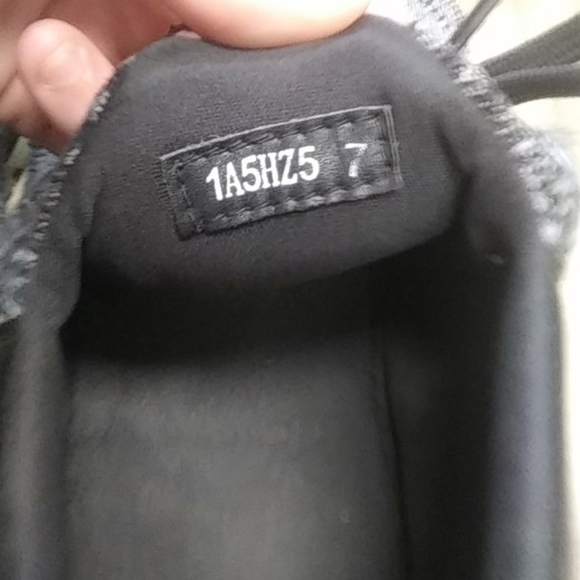 Louis Vuitton men shoe - Picture 2 of 3